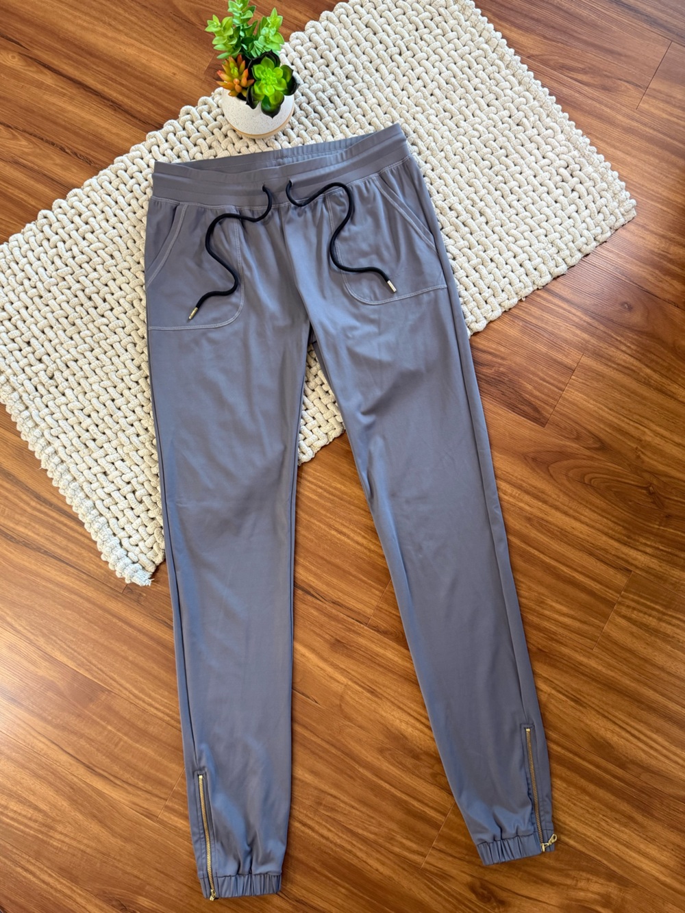 ZYIA | Women's Peak Zipper Jogger Pants | Gray | Small
